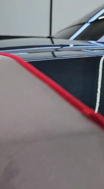 lavagem automotiva detalhada, reflexo na pintura